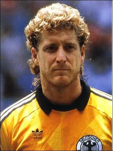 Le pote espagnol de Battiston en 1982, il s'agit de ...