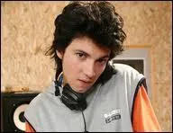 Est-ce que vous devinerez qui se cache derrire ce rigolo ?