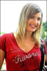 Enfin, comment se nomme cette jeune interne ?