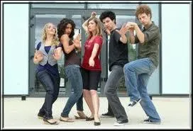 Comment s'appelle le premier groupe de musique ?