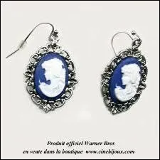 Nous sommes jolies et antiques, nous ornons les oreilles de :