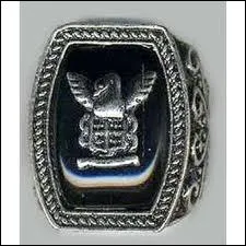 Il n'existe que 2 exemplaires de notre modle et pourtant, nous sommes portes par 3 personnages. Choisis le dernier porteur ?