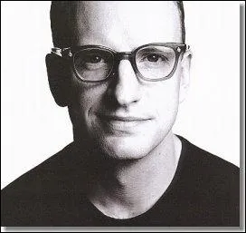 Cet amricain est le + jeune ral  avoir eu la Palme d'Or (26 ans), il a un grand talent de metteur en scne, trs original, et a ralis Traffic, Ocean's eleven, Erin Brockovich