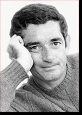 Ce franais de Nantes a une oeuvre trs originale parce que musicale, esthtique et potique. Il est l'auteur des Parapluies de Cherbourg et des dlicieuses Demoiselles de Rochefort