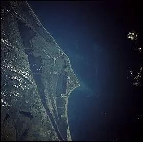 Le cap Canaveral (anciennement cap Kennedy) est situ aux Etats-Unis, sur l'Atlantique. Dans quel Etat se trouve-t-il ?