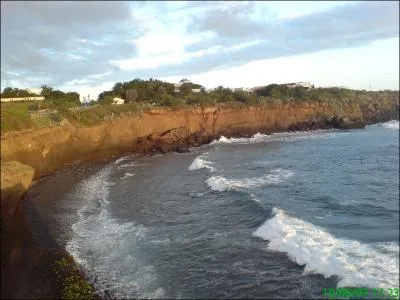 Dans l'le de la Runion, un cap s'appelle souvent une pointe. Une d'elles situe prs de la ville de Saint-Pierre est un endroit rput pour la pratique du surf. C'est la pointe :