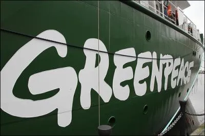 Combien de temps des militants Greenpeace ont-ils pu rester dans l'enceinte de la centrale nuclaire de Cruas, dans l'Ardche, avant d'tre dcouverts, le 5 dcembre ?