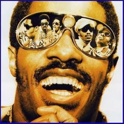 A quel homme politique la chanson 'Happy Birthday', de Steevie Wonder rend-elle hommage ?