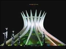En quelle anne fut inaugure Brasilia, la capitale du Brsil ?
