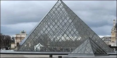 Quel architecte a conçu la Pyramide du Louvre en 1989 ?