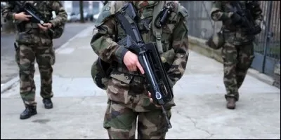 En latin, dans laquelle de ces propostion peut-on trouver le militaire ?