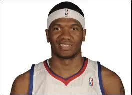 Qui est cet ailier/pivot, champion NCAA en 2007 avec les Florida Gators et ancien joueur des 76ers ?