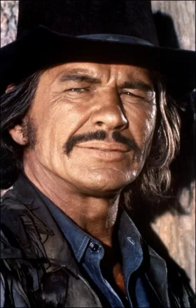 Qui partageait l'affiche avec Charles Bronson dans Soleil rouge ?