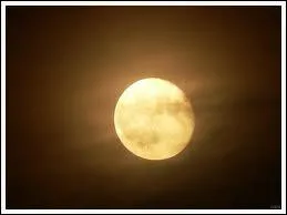 Tlphone rvait d'un autre monde o la lune serait ... :