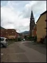 Petit village situ  la frontire avec les dpartements de la Meurthe-et-Moselle et du Bas-Rhin, il fut habit successivement par les Celtes, les Gaulois et les Romains.