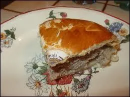 Le vritable 'pt gaumais' (province de Luxembourg) est une tourte couverte fourre de viande hache de ...