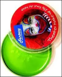 Hros survolt usant et abusant de fond de teint vert