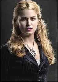 Qui incarne Rosalie Hale ?