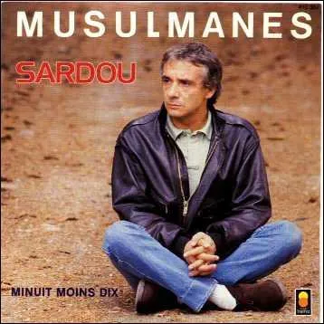 Musulmanes. ' Le ciel est bas sur les dunes...