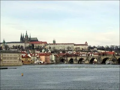 Cette rivire arrose Prague et a inspir le compositeur Smetana.