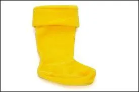 En quatrime lieu, un tour au rayon Godasses : je mets bien en valeur mes petons ! Quel hros, vritable bte muscle, glisse ses 58 fillettes dans de jolis botillons... jaunes ?