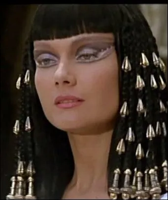 Dans quel film Mimi Coutelier interprta-t-elle la reine Cloptre ?