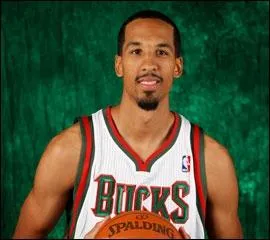 Qui est ce meneur, numro 4 de la draft 2004, ancien joueur des Clippers ?