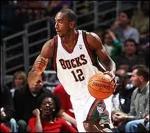 Qui est cet ailier camerounais, ancien joueur de l'universit de l'UCLA avec qui il atteint trois fois le final four NCAA ?