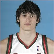 Qui est cet ailier turc des Bucks ?