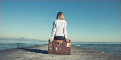 La phrase "Léa ira à la mer dans deux mois" est :