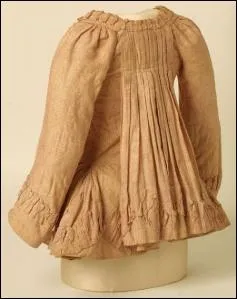 Quel est le nom de ce vtement du 13e sicle tombant sur les hanches ?