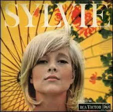 Quel vtement allait-elle mettre pour aller danser ?