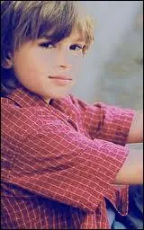 Quel est le rle de Michael Corner ?