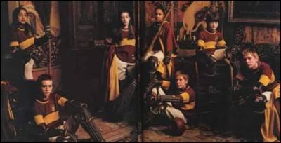 Dans Harry Potter 1, quels sont les noms et prnoms des trois poursuiveuses de l'quipe de Quidditch de Gryffondor ?