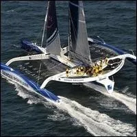 Quel type de bateau a battu le nouveau record du Trophe Jules Verne ?