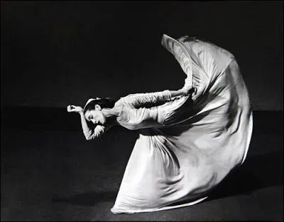 Quelle danseuse amricaine qui est considre comme l'une des plus grandes innovatrices de la danse moderne a t dsigne 'danseuse du sicle' par le magazine Time en 1998 ?