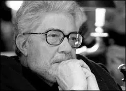 Cet italien a dmarr dans les journaux humoristiques. Ami de De Sica, il fait partie des plus grands : Affreux, sales et mchants, la terrasse, le bal, une journe particulire