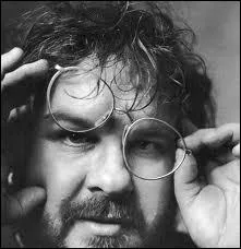 Ce no-zlandais bidouille ds 8 ans avec une camra et ralise un KingKong  13 ans, qu'il refera aprs le succs du Seigneur des Anneaux