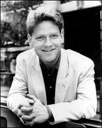 C'est un comdien ralisateur anglais, qui aime les films de 'troupes', venant du thtre : Peter's friends, Dead again, Peines d'amour perdues...