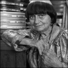 Grco-franaise, photographe, puis cinaste, elle fait des documentaires (Murs, Murs) et des films (Clo de 5  7, Sans toit ni loi) et a ralis une trilogie en hommage  Demy, son mari