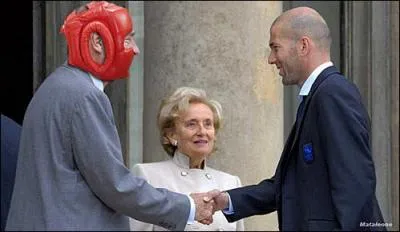 Pourquoi, notre ancien Prsident de la Rpublique, Jacques Chirac, a-t-il mis un casque de protection, lors de sa rencontre avec Zidane ?