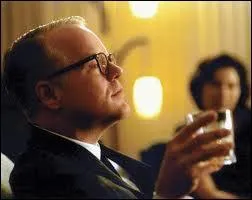 Philip Seymour Hoffman joue ici un crivain amricain trs clbre, auteur de quelques nouvelles et romans  succs, comme Breakfast at Tiffany's