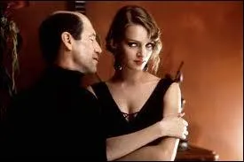 Dans ce film de Philip Kaufman, Fred Ward (ici avec Uma Thurman ) interprte un grand crivain amricain, qui vcut  Paris la vie de bohme dans les annes 30. Qui est-il ?