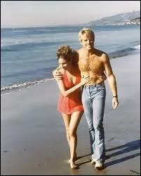 Quel est ce film dans lequel Robert Redford est un crivain mari  Barbra Streisand, qui considre qu'il gche son talent et perd son me  travailler pour Hollywood.