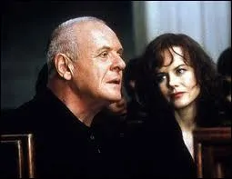 Ce film, titr La couleur du mensonge, raconte la machination supporte par un prof de littrature, que joue Hopkins, qui ira raconter son histoire  un crivain, jou par Gary Sinise. Il est tir de ?