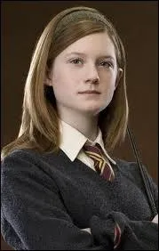 Avec qui sort-elle au dbut du 6me livre ?