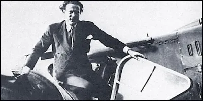 En 1935, quel pilote relie Paris à Dakar en 15h41 ?