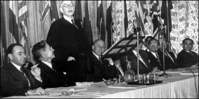 Quels accords ont été signés le 22 juillet 1944 ?