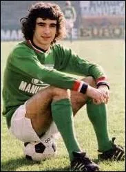 Quel est ce clbre footballeur n  Etaules (Charente-M), qui dans les annes 70-80 volua dans la grande quipe de l'A. S. St Etienne ?