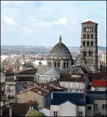 Quelle industrie solidement ancre depuis le XVI me sicle, a fait la rputation d'Angoulme ?